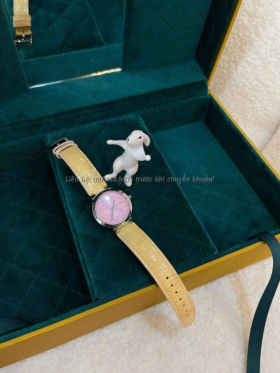 Ảnh Đồng hồ Louis Vuitton Mặt Tròn Viền Trắng