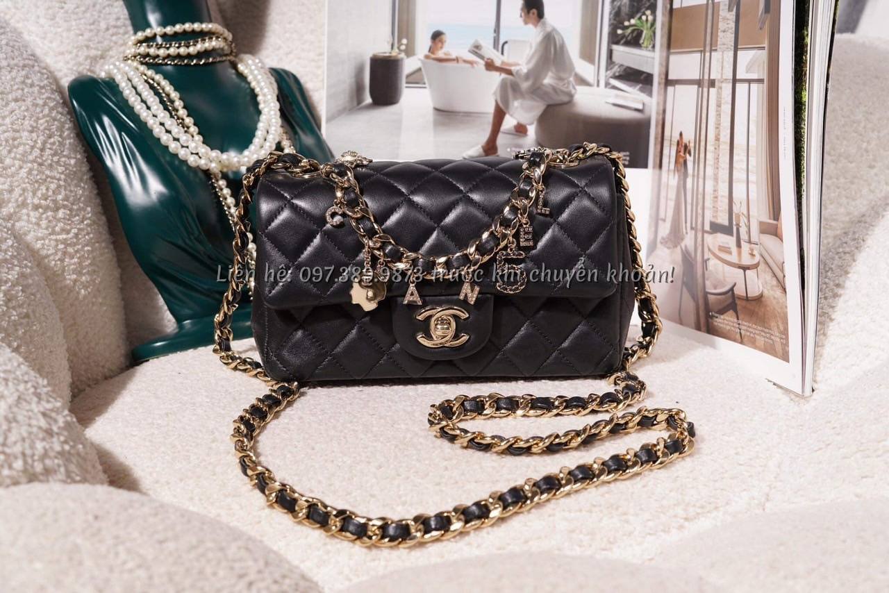 Ảnh Chanel classic màu đen da trơn 8INCH khoá vàng dây gắn charm